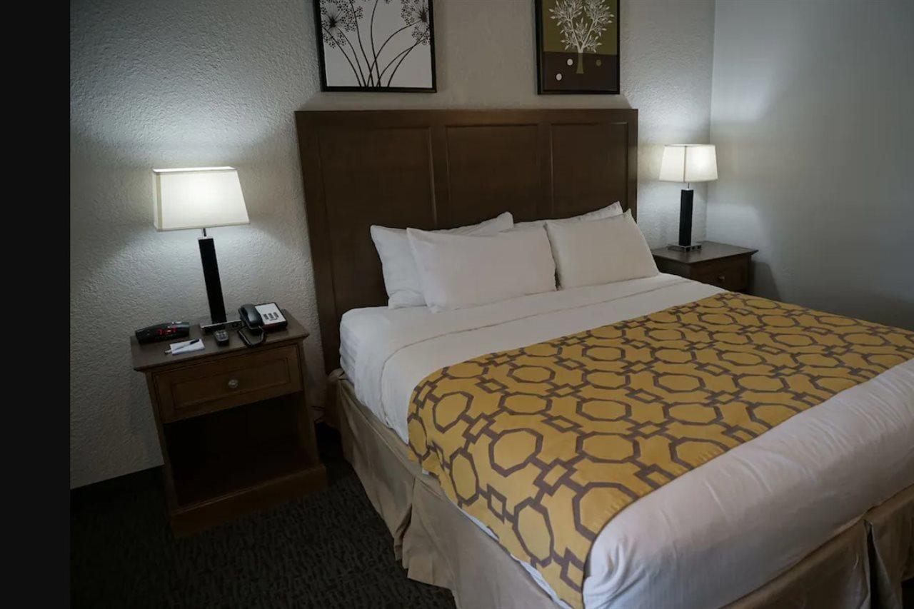 Baymont By Wyndham Shakopee Hotel Buitenkant foto