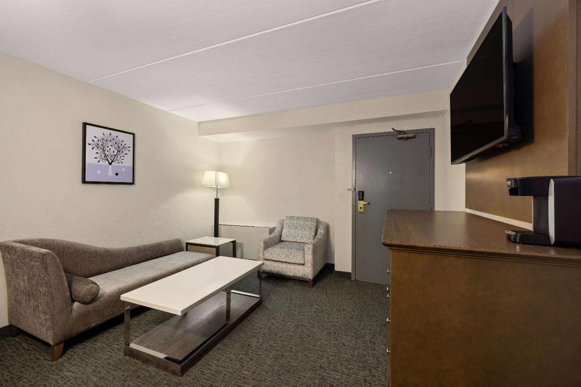 Baymont By Wyndham Shakopee Hotel Buitenkant foto