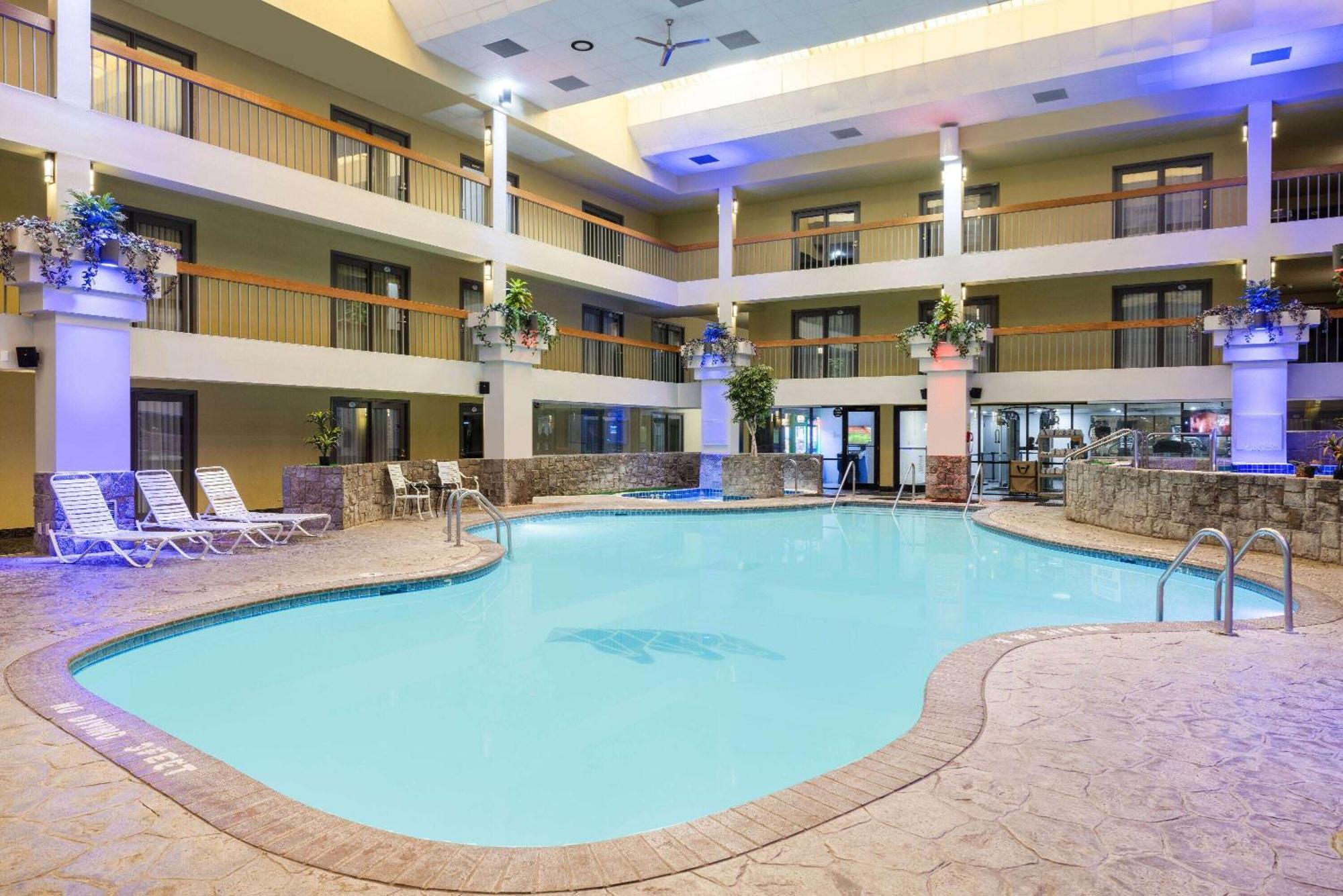 Baymont By Wyndham Shakopee Hotel Buitenkant foto